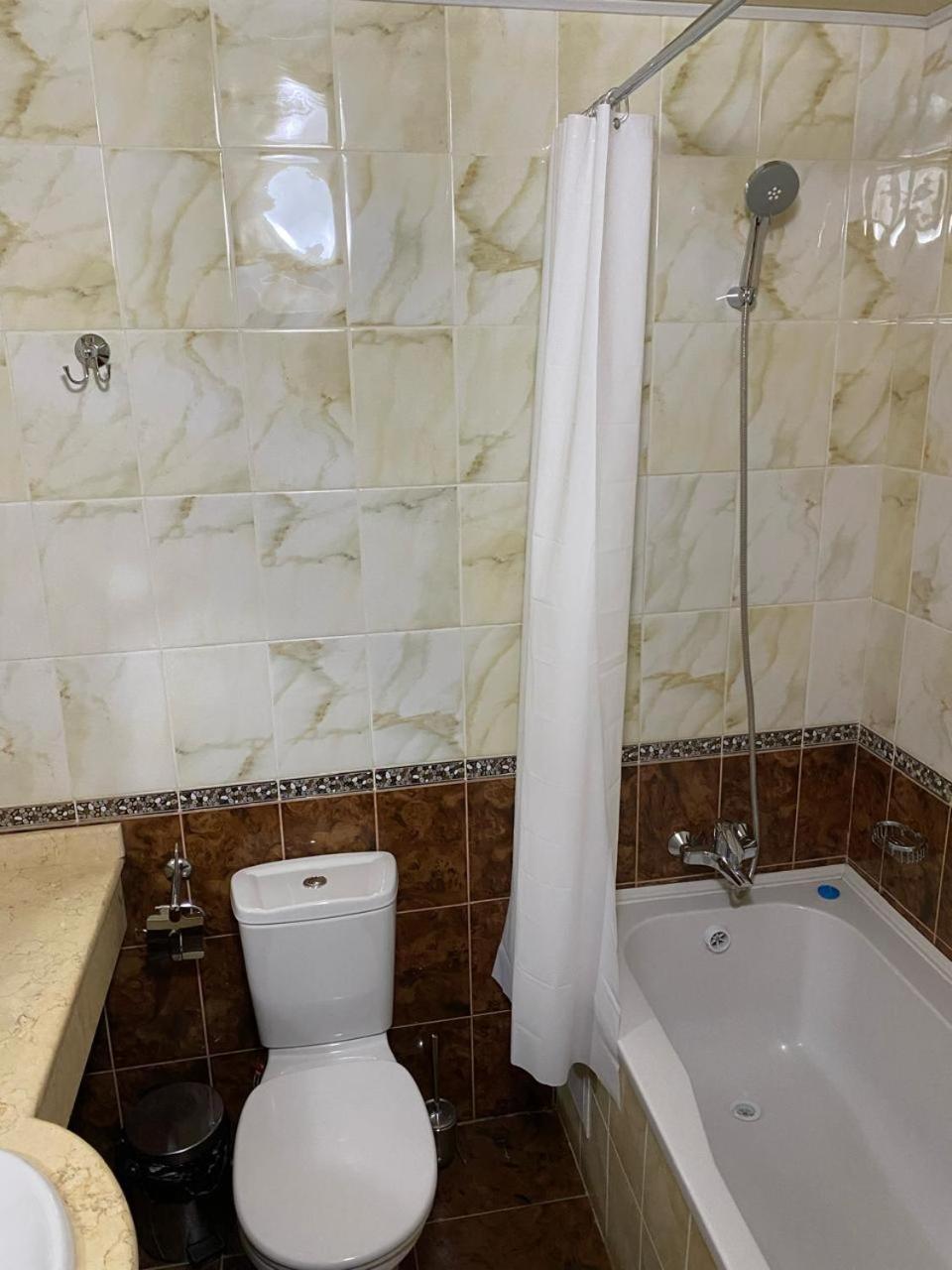 Sky Luxe Hotel Астана Екстериор снимка