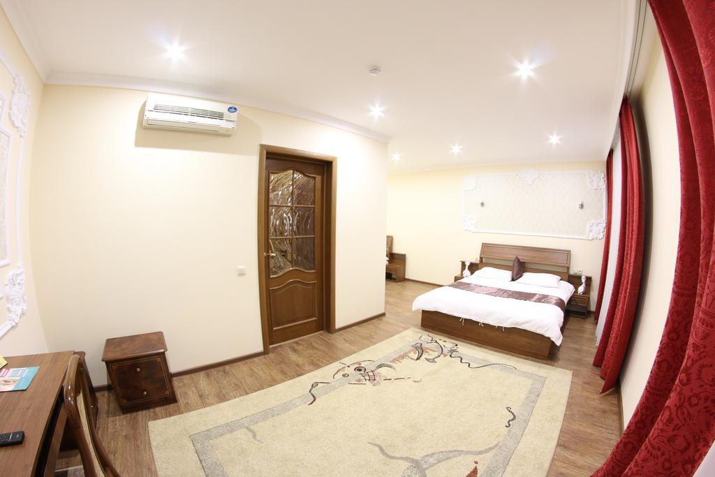 Sky Luxe Hotel Астана Стая снимка
