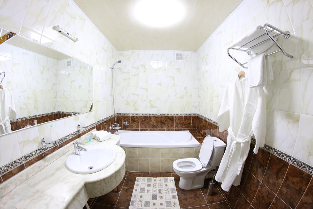 Sky Luxe Hotel Астана Екстериор снимка
