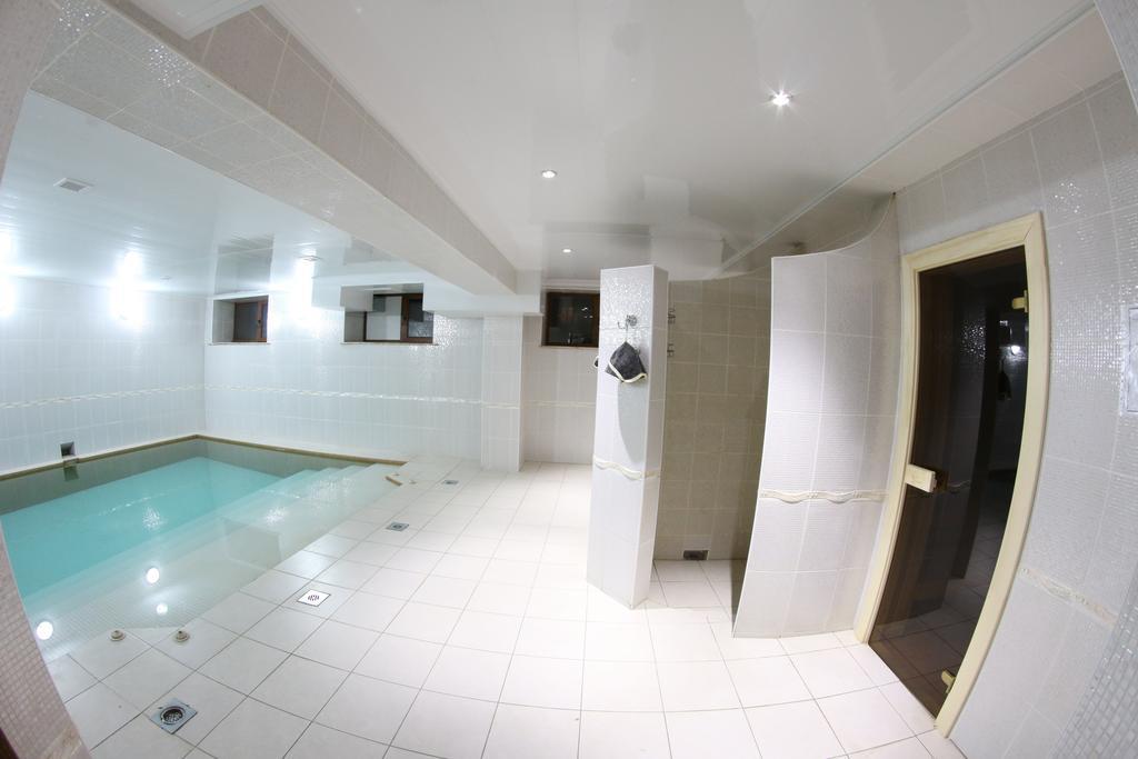 Sky Luxe Hotel Астана Екстериор снимка