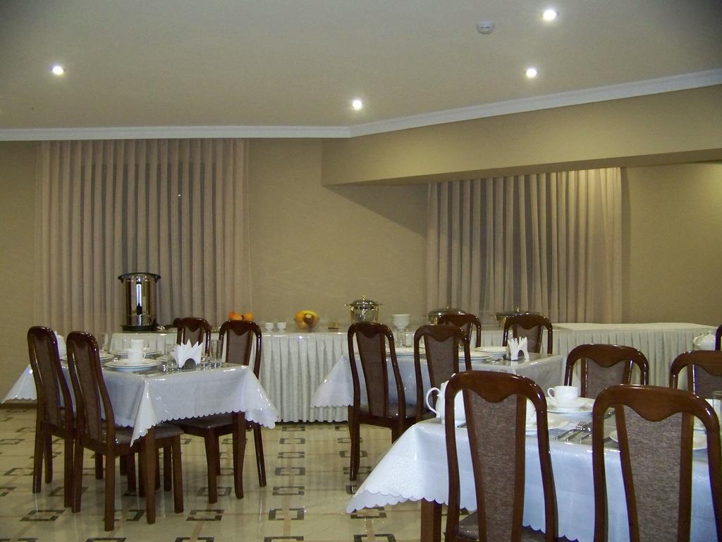 Sky Luxe Hotel Астана Екстериор снимка