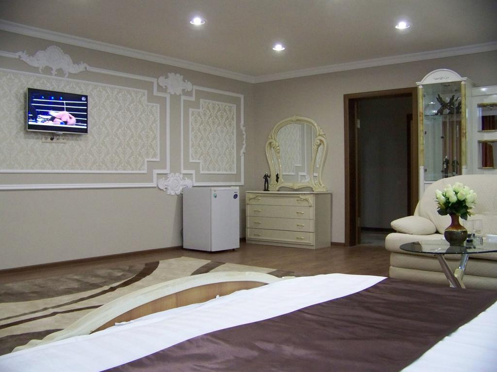 Sky Luxe Hotel Астана Екстериор снимка